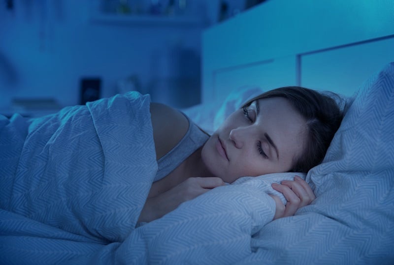 Bề mặt mềm mại cùng khả năng khử mùi của băng vệ sinh đêm giúp bạn gái được thoải mái, có giấc ngủ ngon và sâu
