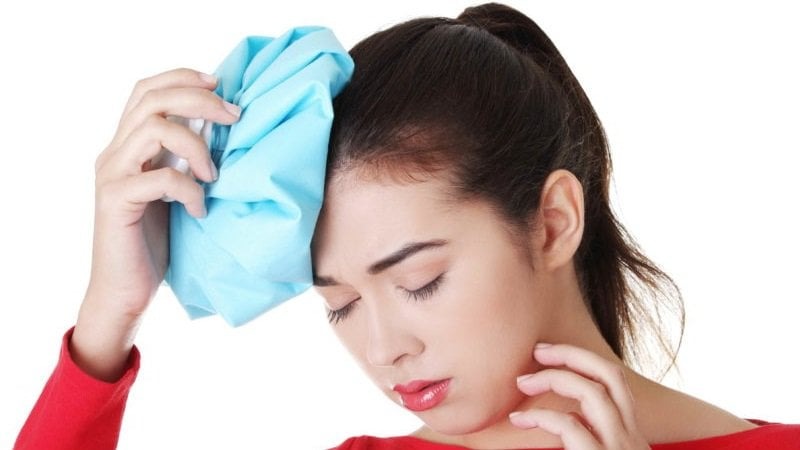 bị đau đầu trước khi bị kinh nguyệt
