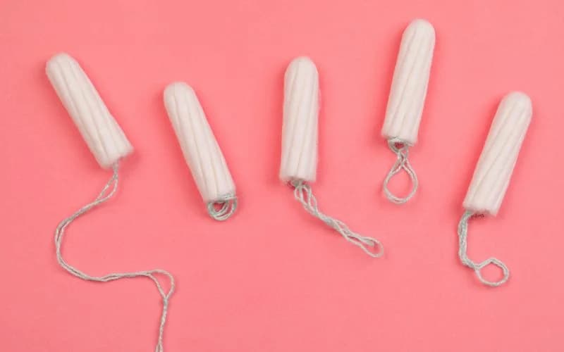 có nên dùng tampon qua đêm