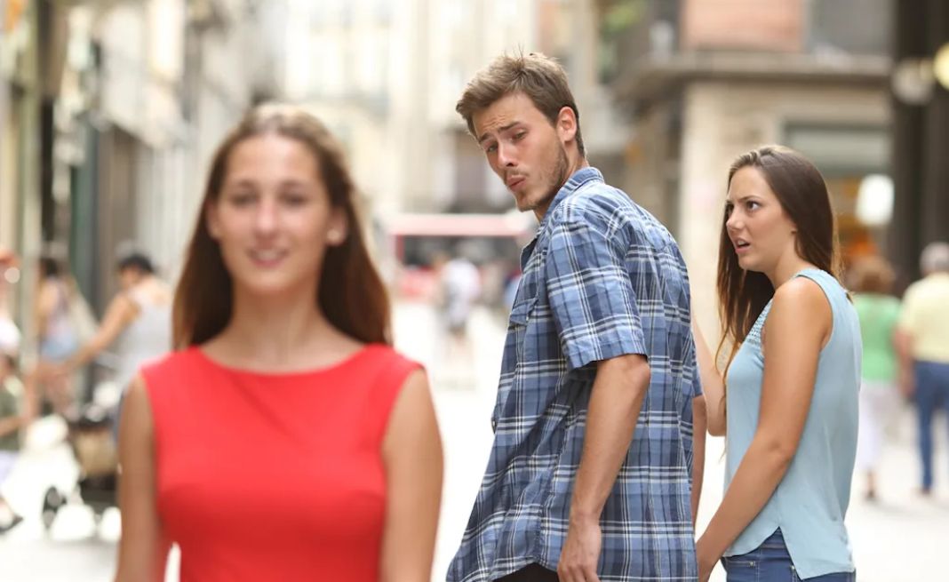 đa tình là gì