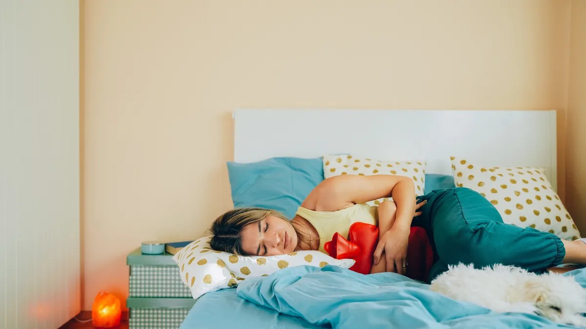 đau bụng kinh nguyệt bên trái