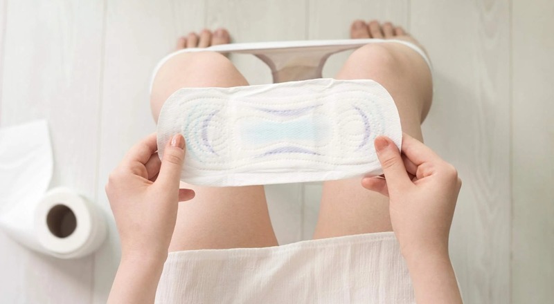 dùng băng vệ sinh bị ngứa