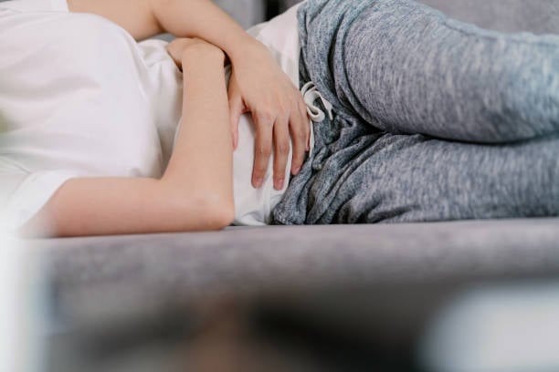 khó chịu bụng dưới