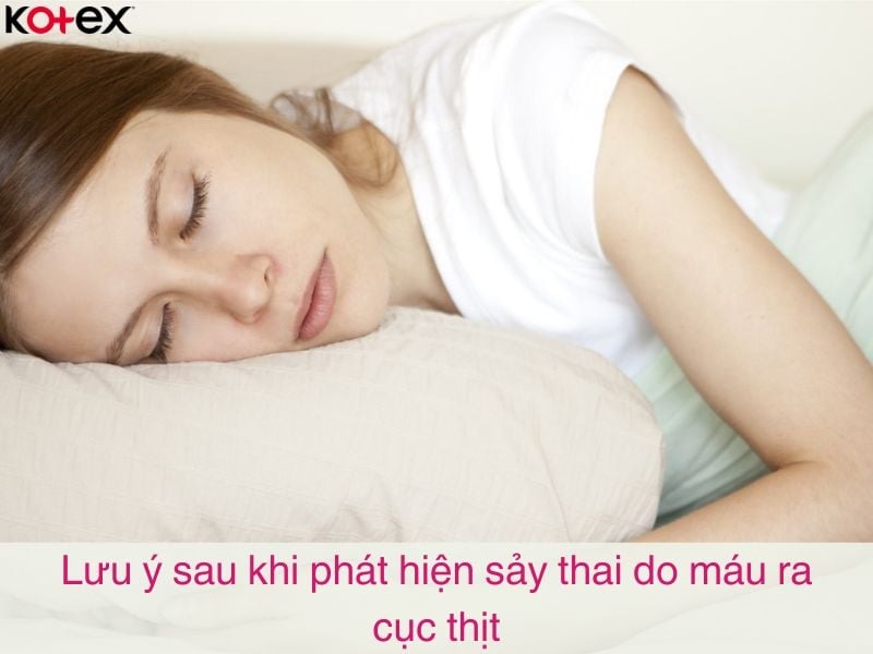 kinh nguyệt ra máu đóng nhìn như bào thai