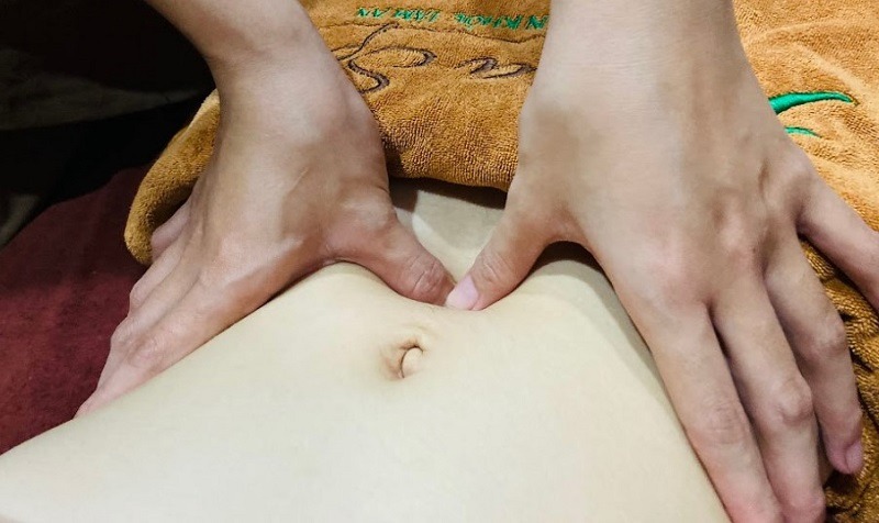 massage giảm đau bụng kinh