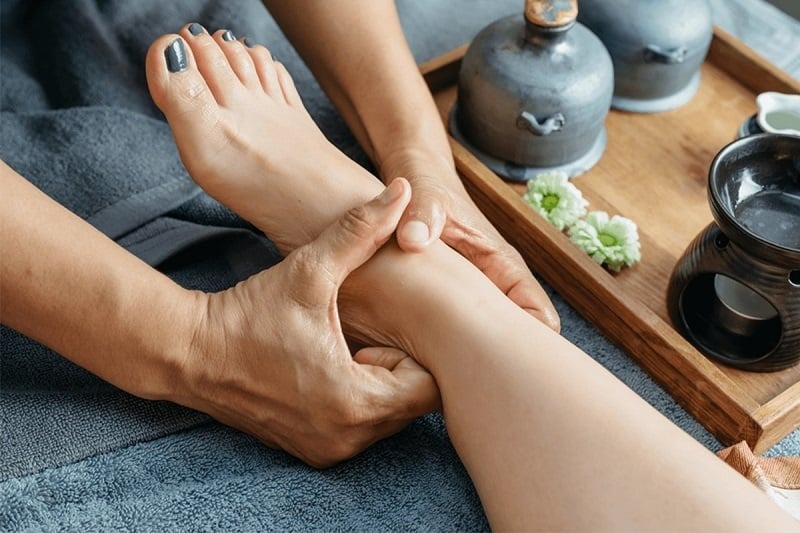 massage giảm đau bụng kinh