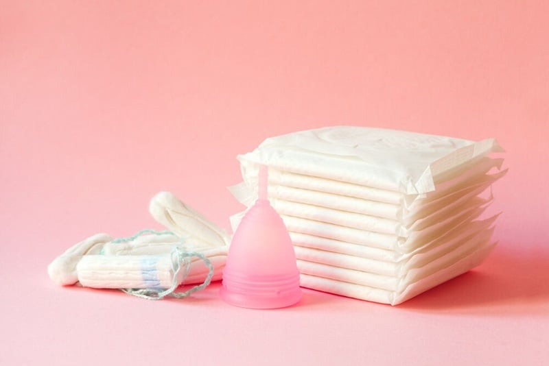 nên dùng tampon hay cốc nguyệt san