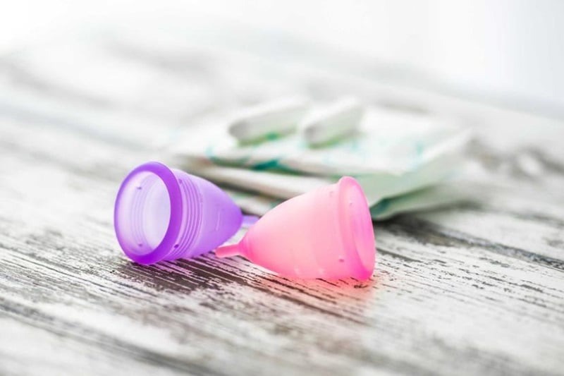 nên dùng tampon hay cốc nguyệt san