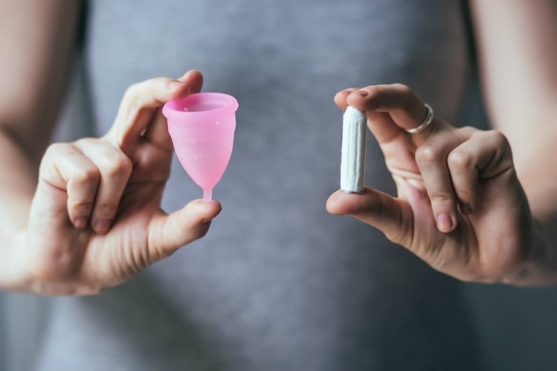 nên dùng tampon hay cốc nguyệt san
