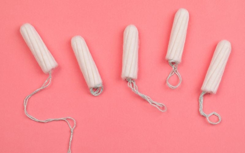 nên dùng tampon hay cốc nguyệt san