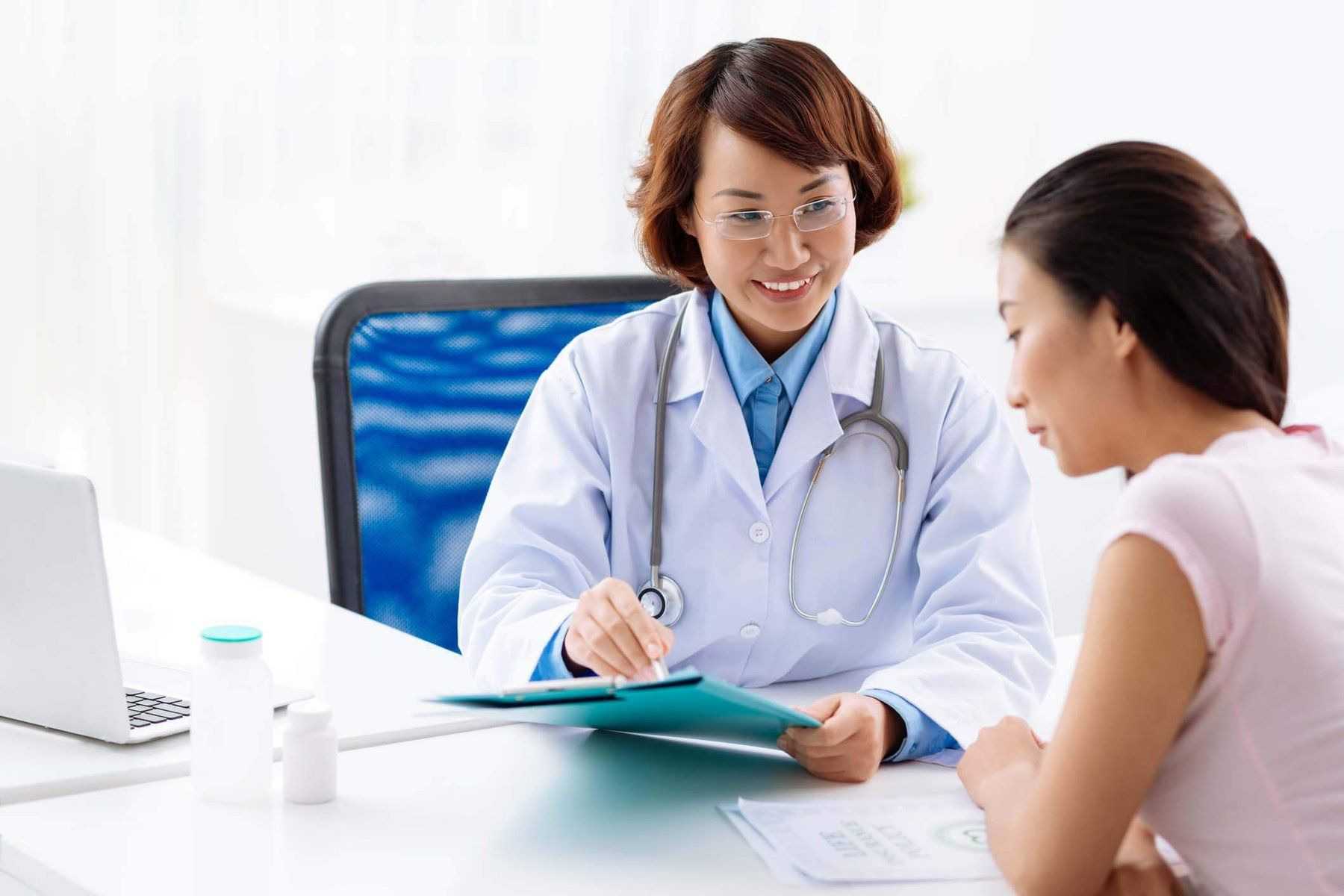 ngày đèn đỏ có nên rửa bằng lá trầu không
