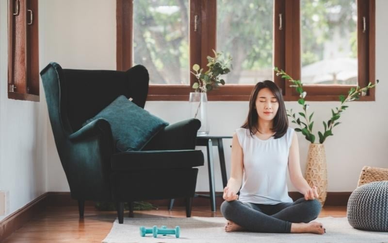 phân biệt có kinh trễ và mang thai