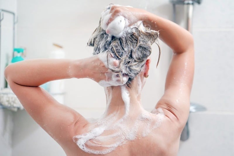 tới tháng có nên gội đầu