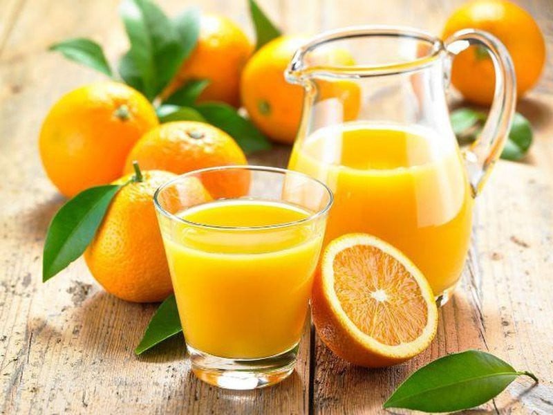tới tháng có nên uống nước cam