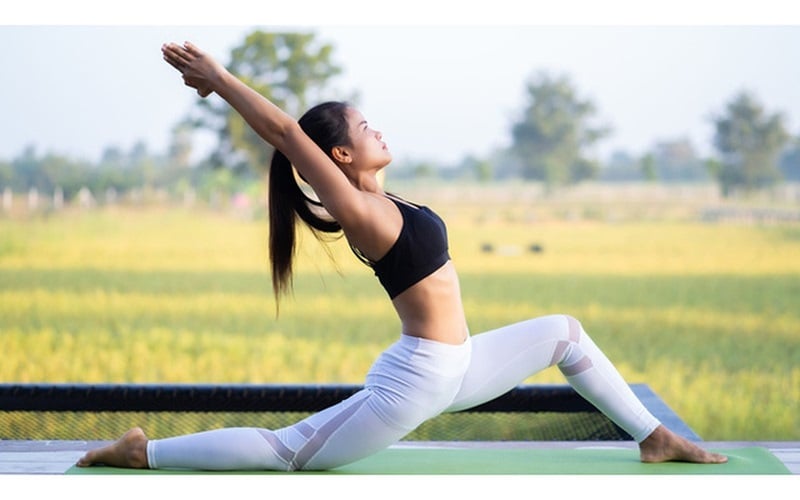 Tập thể dục nhẹ như yoga là một giải pháp tốt