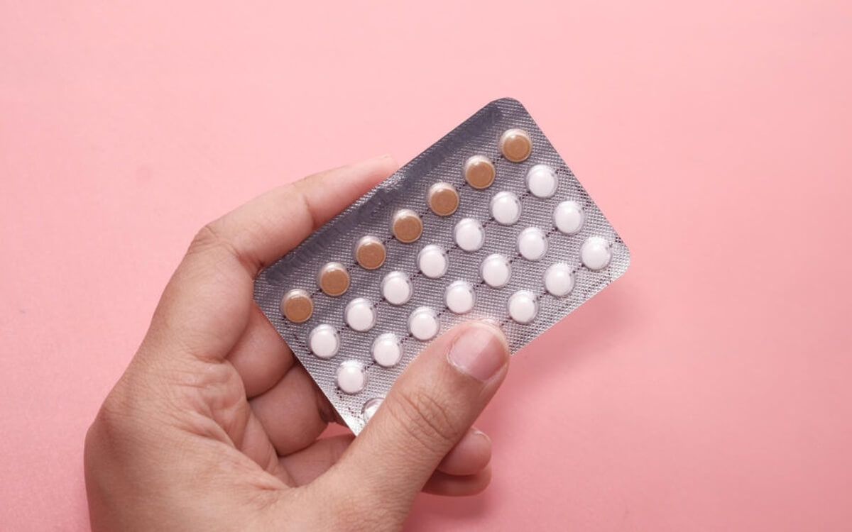 Thuốc tránh thai làm cho chu kỳ hành kinh đến sớm