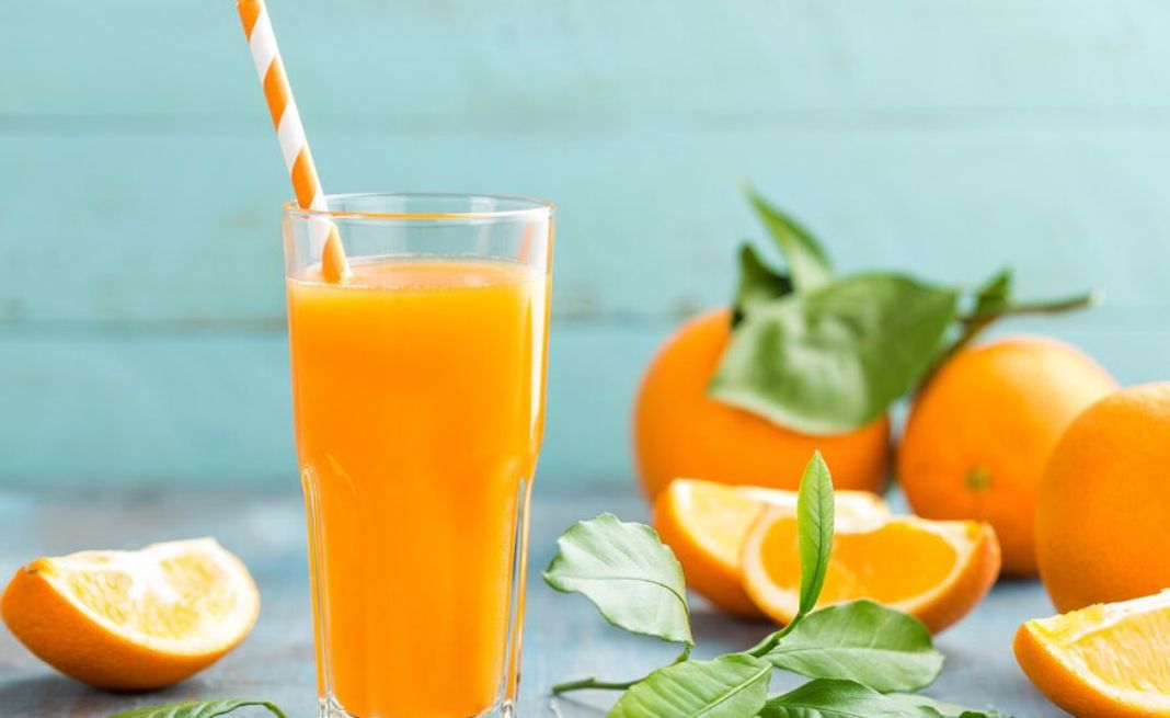 Nước ép cam giúp cung cấp vitamin C cho cơ thể