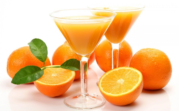 Cam ép chứa hàm lượng lớn vitamin C giúp giảm cơn đau bụng hiệu quả