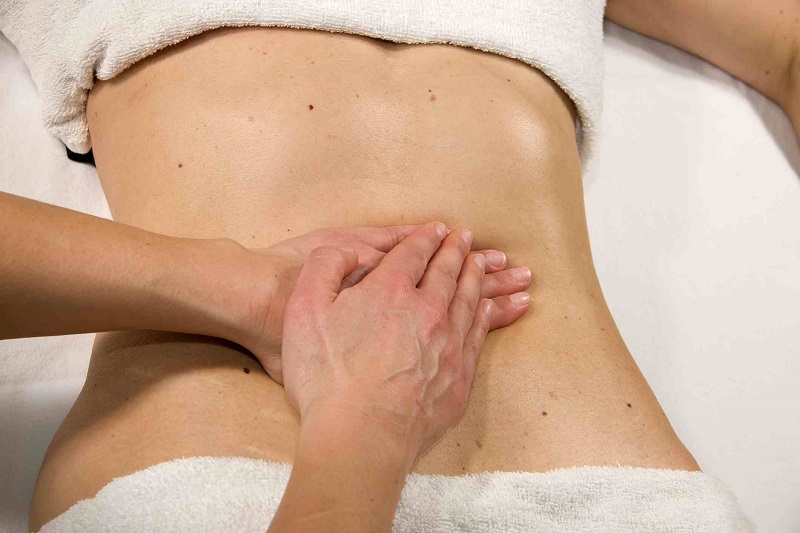 Giảm đau bụng kinh như gãy xương sườn hiệu quả bằng cách massage bụng