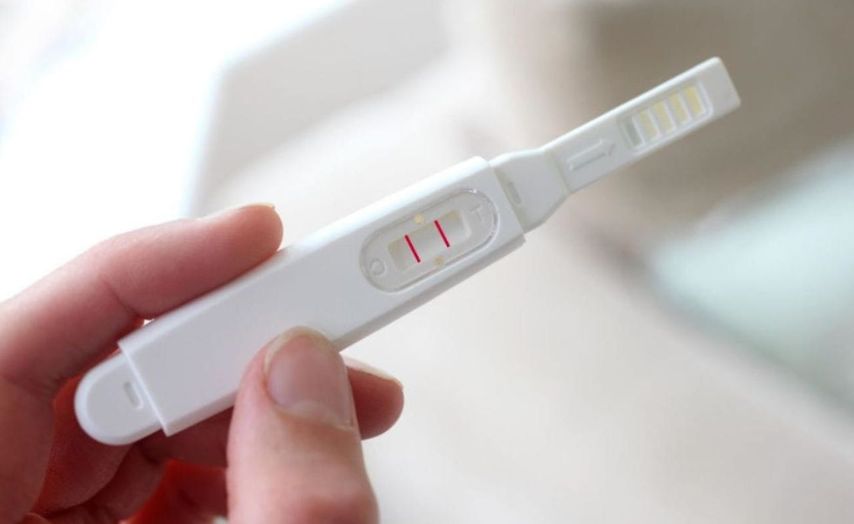 Que thử thai cho kết quả 2 vạch đậm thì có khả năng bạn đã có thai