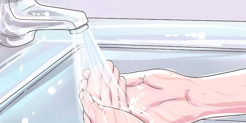 Rửa tay thật sạch trước và sau khi thay băng vệ sinh