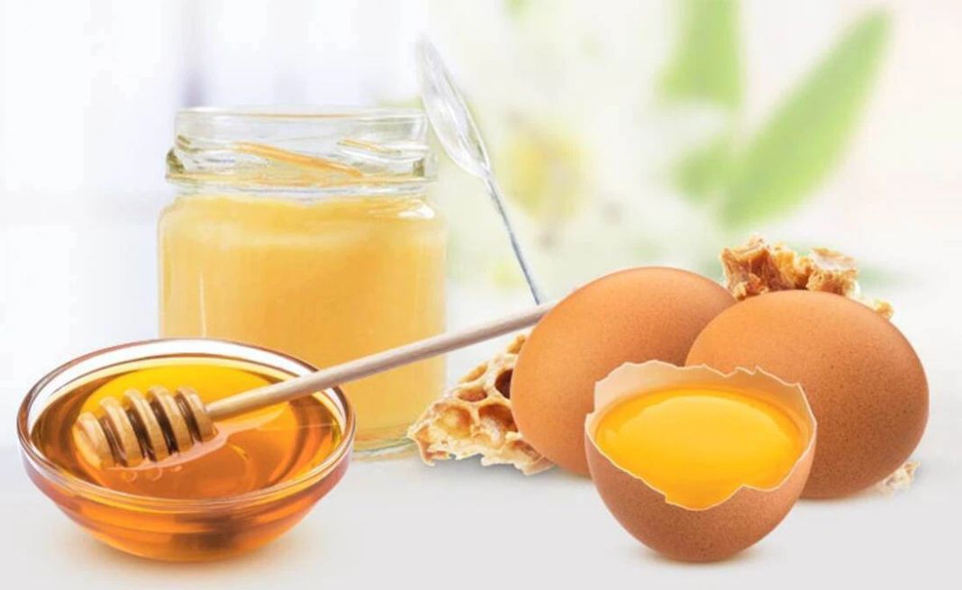 Sữa ong chúa và trứng gà không chỉ làm đẹp da mặt mà còn hữu hiệu trong việc làm đẹp da vùng nhạy cảm