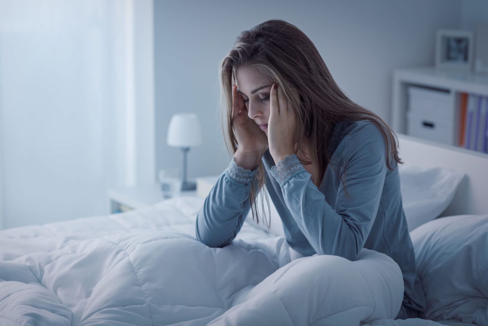 Mất ngủ là một trong những dấu hiệu nồng độ estrogen bị suy giảm