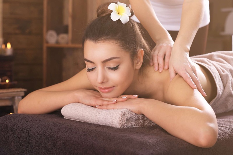 Massage giúp nàng đánh tan cảm giác nhức mỏi