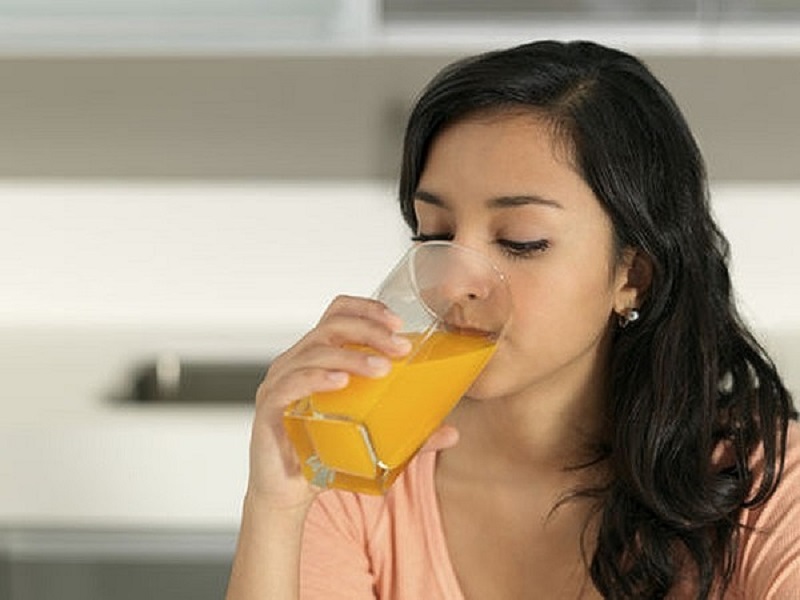 Cách uống nước cam đúng khi đến tháng