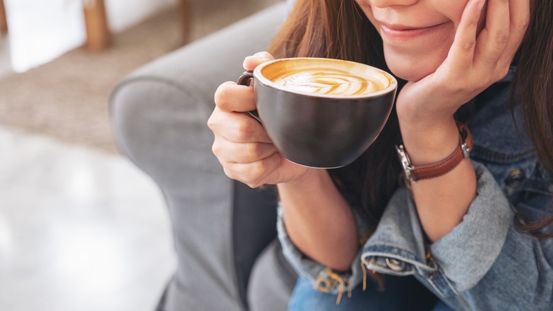 Nữ giới cần biết uống cà phê có làm ngưng kinh nguyệt không