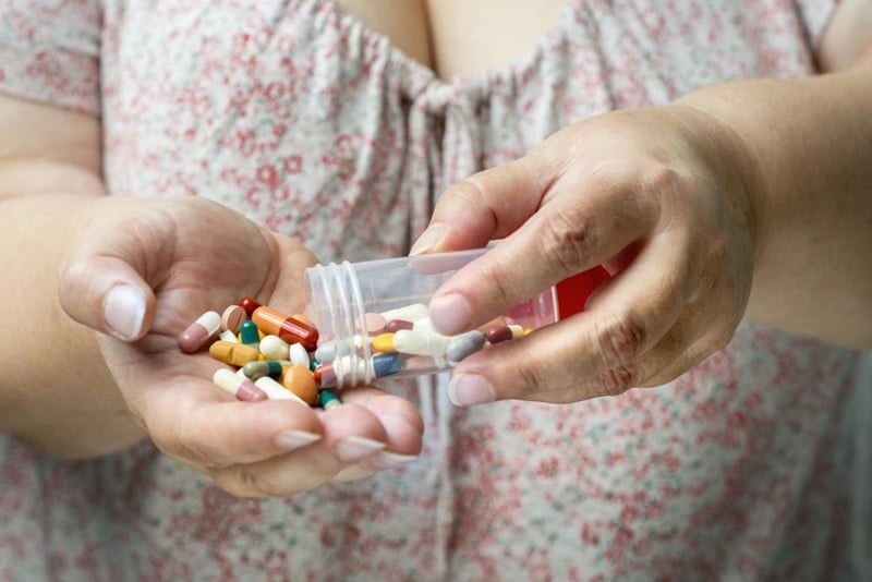 Nữ giới cần biết uống kháng sinh có ảnh hưởng đến kinh nguyệt không