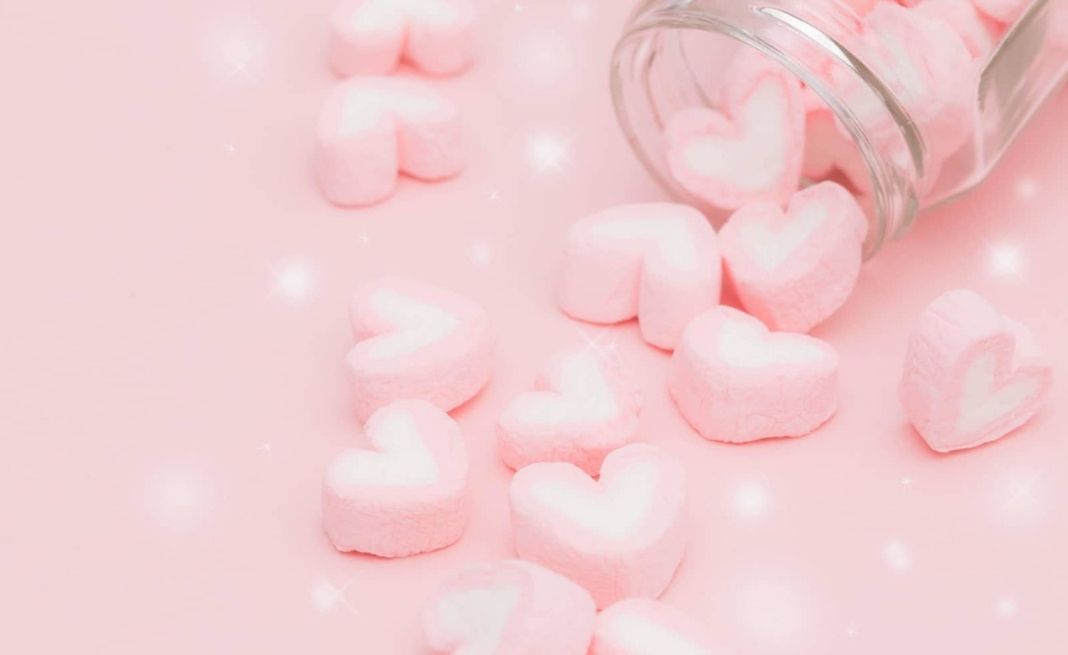 Kẹo marshmallow là món quà phổ biến trong dịp lễ Valentine trắng